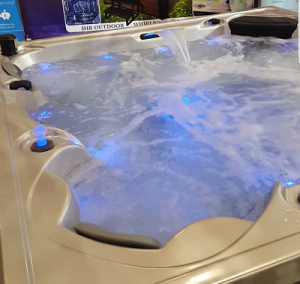 Outdoor Whirlpool Hot Tub Maximus Balboa Aristech USA WIFI 111 Düsen. SPA LED!